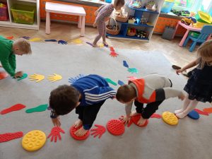 Read more about the article Zabawa sensoryczna Podróżników