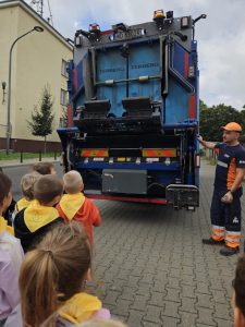 Read more about the article Udział przedszkolaków w akcji „Sprzątanie świata”