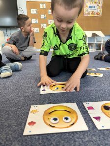 Read more about the article Tropiciele i emocje