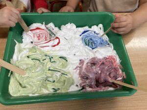 Read more about the article Zabawy sensoryczno-motoryczne u Odkrywców